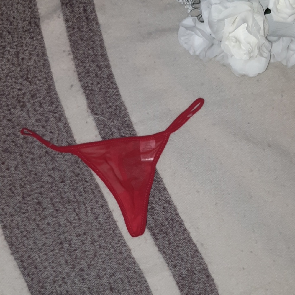 Intimate - Picture 3 of 3